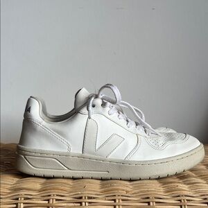 Veja V-10 CWL Classic White Leather Sneakers